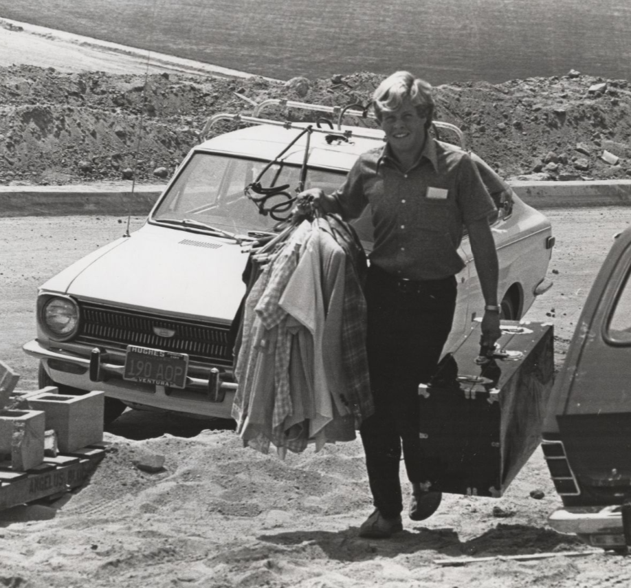 A student moving into the new dorms on the Malibu campus, Sept. 6, 1972, before wheeled suitcases were common.