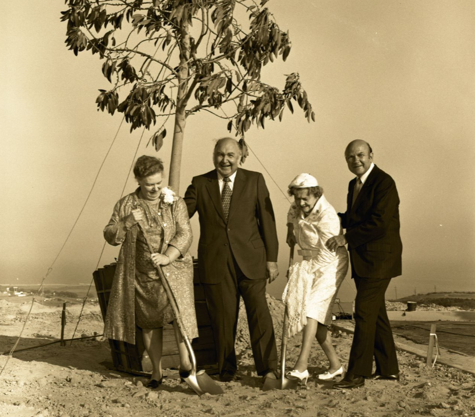 Left to right: Helen Pepperdine, Leo Hirsh, Blanche Seaver, and Norvel Young, at the tree planting ceremony the day the new campus opened.